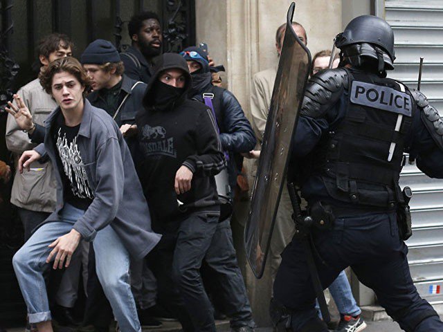 فرانس میں داعش کے شدت پسند کا سیاحوں پر چاقو سے حملہ، 1 شخص ہلاک اور 5 زخمی