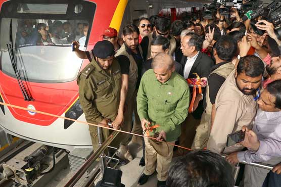 لاہور میں اورنج ٹرین کی آزمائشی سروس کا آغاز