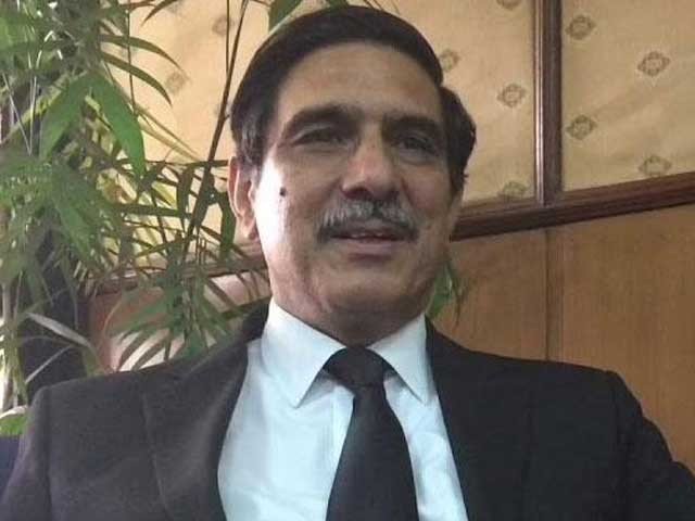 نیب ریفرنسز؛ نواز شریف کے وکیل خواجہ حارث کیس سے الگ ہو گئے