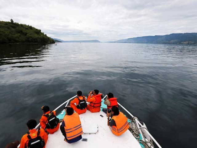 انڈونیشیا کی جھیل میں کشتی الٹنے سے 200 افراد ہلاک