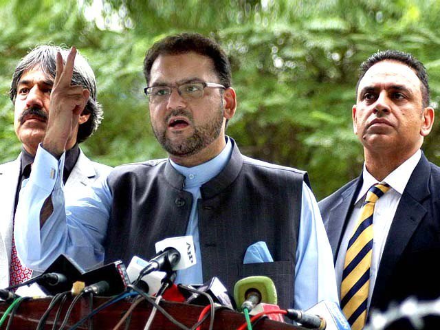 تین بار کے وزیراعظم کو زمین پر سلایا ایک چادر دی گئی، حسین نواز کا ٹویٹ