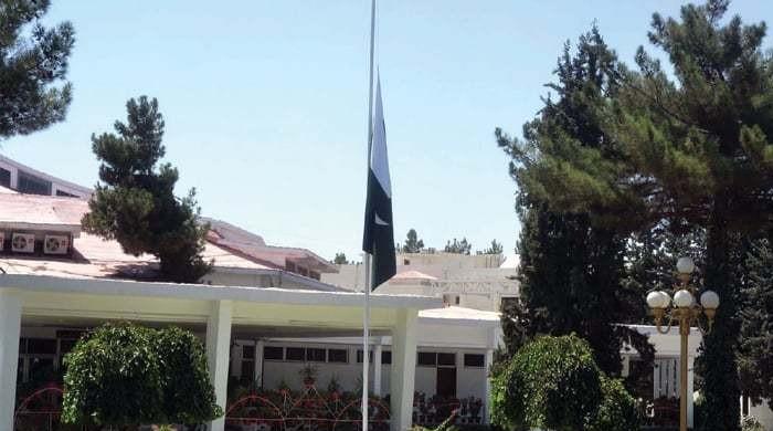 مستونگ، پشاور اور بنوں دھماکوں پر ملک بھر میں يوم سوگ، قومی پرچم سرنگوں