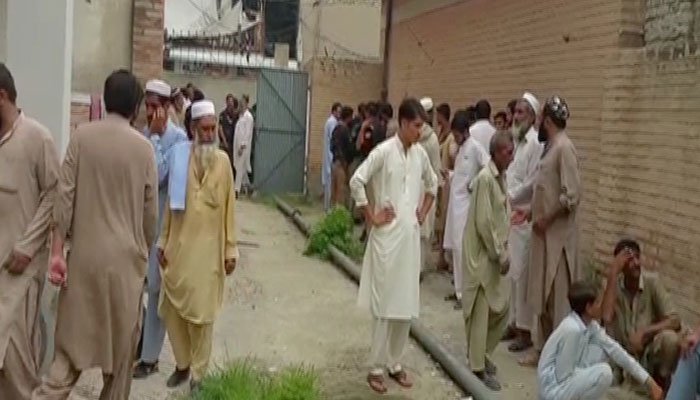 چارسدہ: معمولی بات پر تکرار مسلح تصادم میں بدل گئی، فائرنگ سے 6 افراد جاں بحق