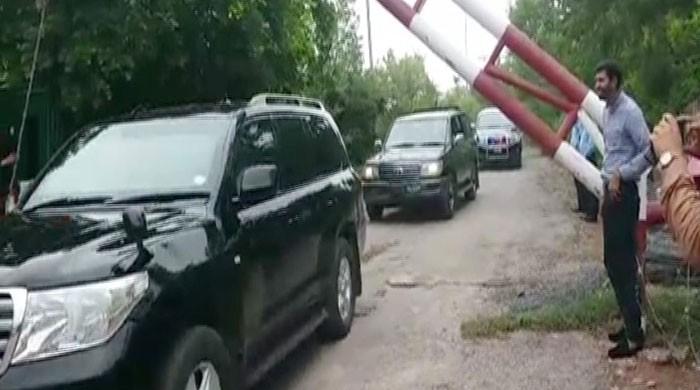 وی وی آئی پی پروٹوکول دیے جانے پر عمران خان برہم