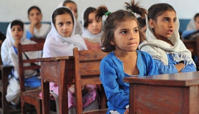 موسم گرما کی سکول تعطیلات ختم، فیصلہ آتے ہی دو نہیں تین ماہ کی فیس کا مطالبہ