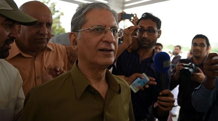 کلثوم نواز کے انتقال کے بعد اعتزاز احسن کی شریف خاندان سے معذرت