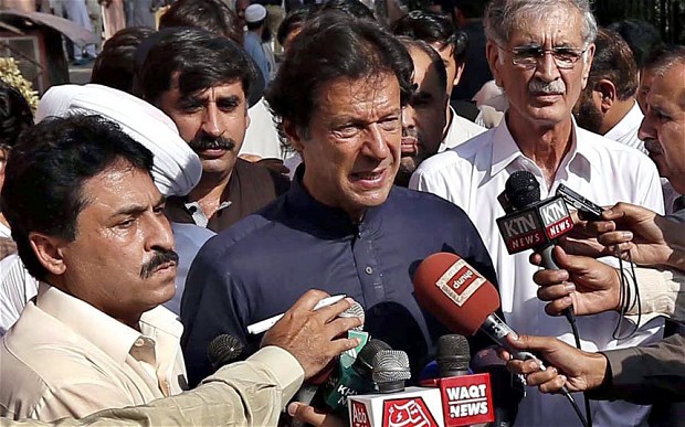 میڈیا عمران خان کو پاکستان میں تبدیلی کے لیے ٣ ماہ تو دے!