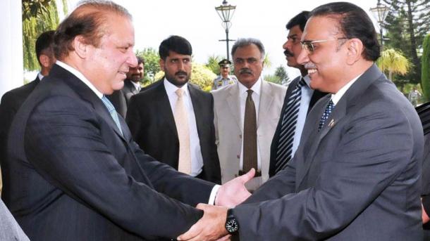 نون لیگ اور پیپلزپارٹی نے حکومت کو ٹف ٹائم دینے کا فیصلہ کر لیا، نواز شریف اور زرداری کی جلد ملاقات متوقع