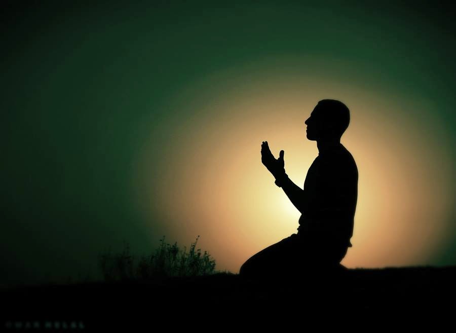 سجدے میں پڑے کرتے رہیں شکر خدا کا