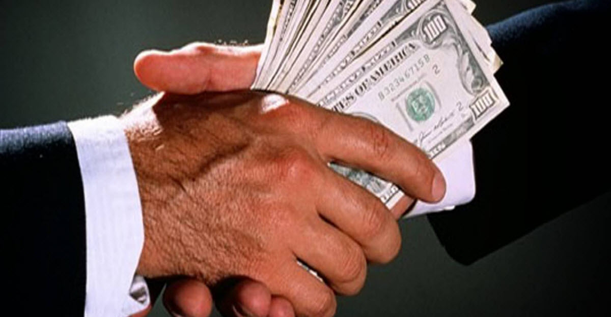 پاکستان میں کرپٹ حکمرانوں اور سیاستدانوں کو اصل مقام نہیں ملا