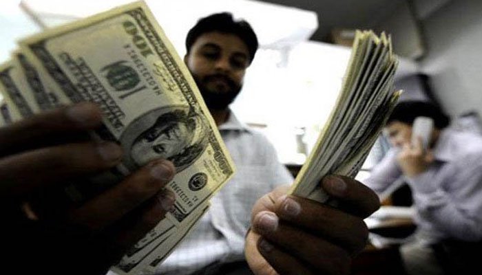 روپے کی قدر میں کمی کا سلسلہ کاروباری ہفتے کے دوسرے روز بھی جاری