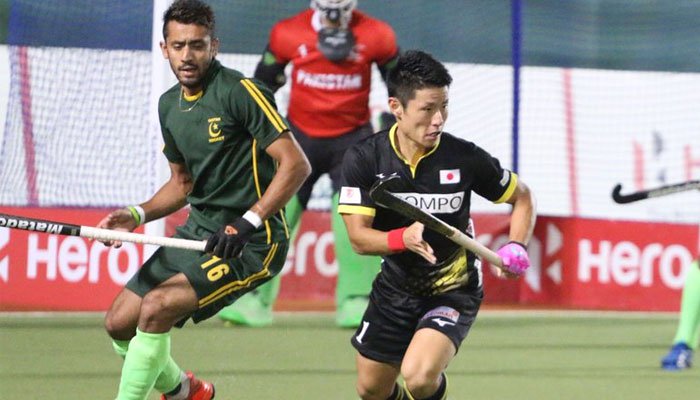 ہاکی کی تاریخ میں انوکھا واقع، پاکستانی ٹیم نے ایک ہی میچ میں دو کٹس استعمال کیں