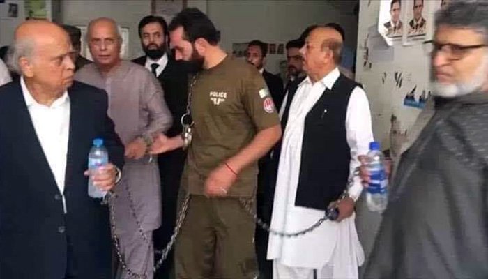 پنجاب یونیورسٹی کے سابق وائس چانسلر، پروفیسرز کو ہتھکڑیاں لگانے پر چیف جسٹس کا نوٹس