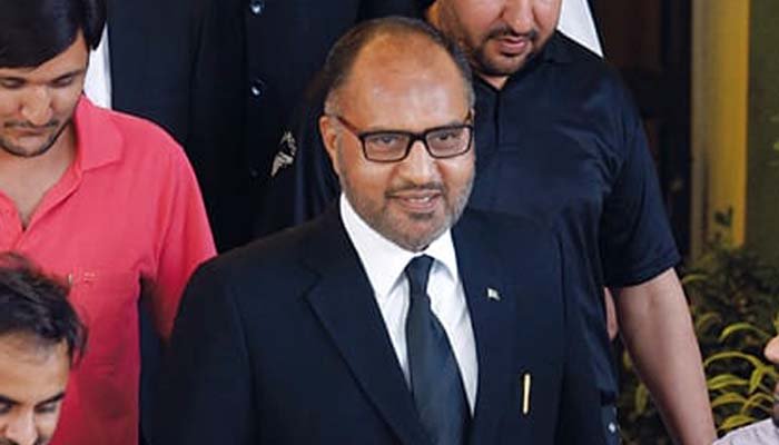 متنازع خطاب: جسٹس شوکت عزیز کو عہدے سے ہٹا دیا گیا، نوٹیفکیشن جاری