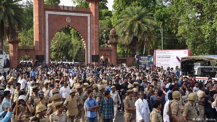 کشمیری طلبہ کی علی گڑھ مسلم یونیورسٹی چھوڑنے کی دھمکی