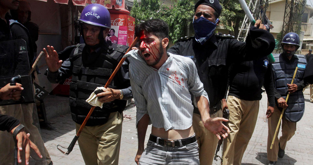 پولیس کا یہ رویہ بھی آزادی اظہار پر حملہ تصور ہو گا