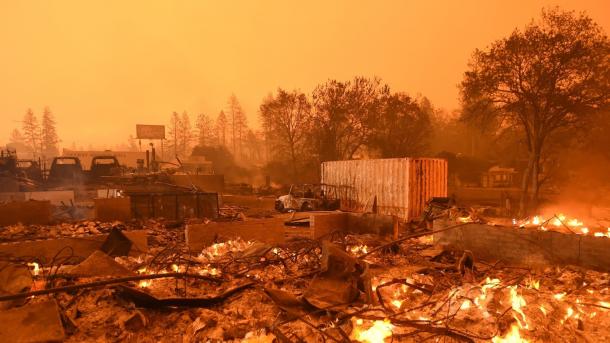 کیلی فورنیا میں جنگلات کی آگ کی تباہ کاریاں جاری