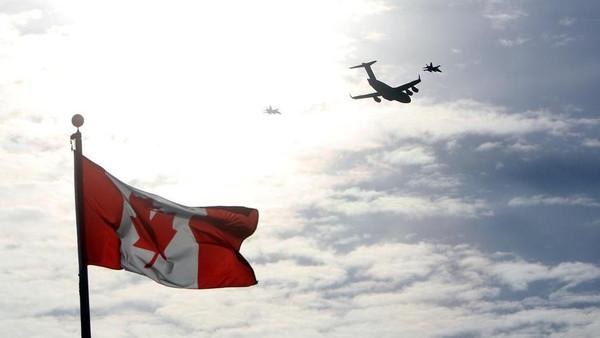 کینیڈا کے دو چھوٹے طیارے فضاء میں ٹکرا گئے، ایک گر کر تباہ