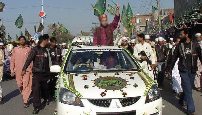 جشن ولادت رسول ﷺ— یہ امت روایات میں کھو گئی!