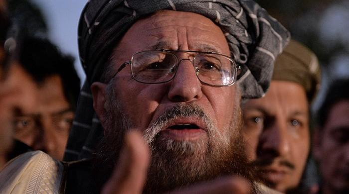 مولانا سمیع الحق کے قتل کا مقدمہ نامعلوم افراد کیخلاف درج، تدفین کے انتظامات جاری