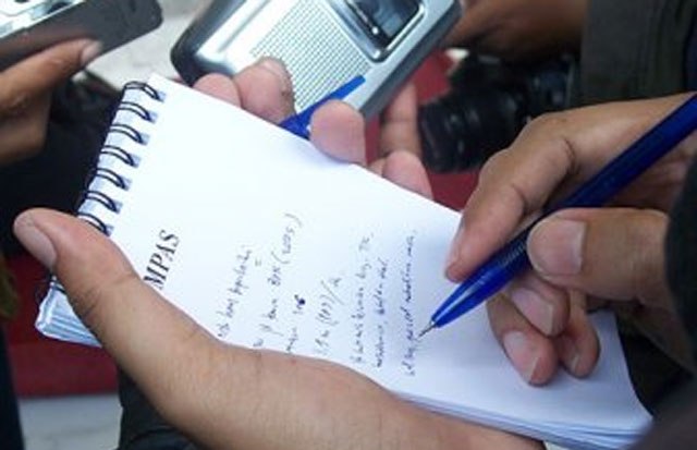 الیکٹرانک و پرنٹ میڈیا کے مالکان اور کارکنوں کی مشکلات۔۔۔۔