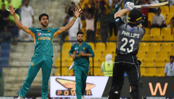 پاکستان نے نیوزی لینڈ کو دلچسپ مقابلے کے بعد 2 رنز سے شکست دیدی
