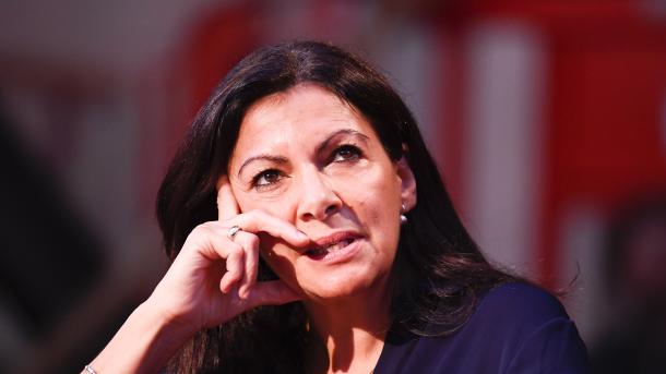 پیرس کی مئیر نے مظاہرین کی حمایت کا اعلان کر دیا