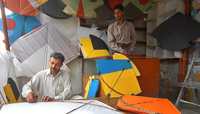 بسنت منانے میں روزگار کے نئے مواقع