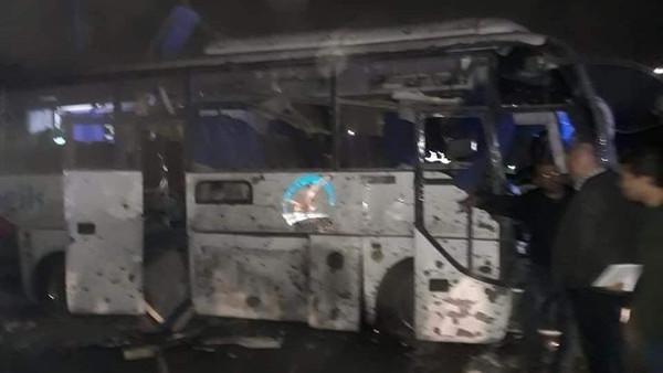 مصر میں سیاحوں کی کوچ پر بم حملہ، دو افراد ہلاک، 12 زخمی