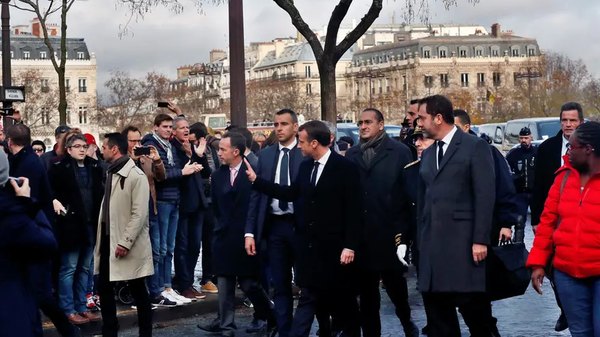 فرانسیسی صدر پیرس میں ہنگاموں کے بعد مظاہرین کے نمایندوں سے نئے مکالمے کے خواہاں