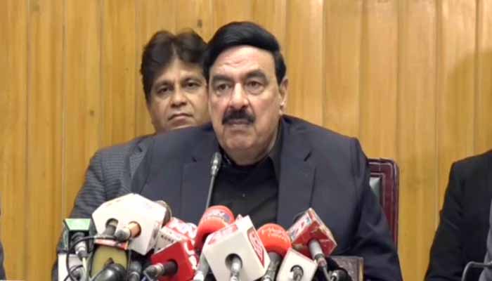 چیئرمین پبلک اکاؤنٹس کمیٹی کے معاملے پر سپریم کورٹ جانے کا سوچ رہا ہوں: شیخ رشید