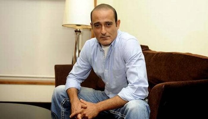 خوش ہوں کوئی مجھے کسی بھی تقریب میں مدعو نہیں کرتا: اکشے کھنہ