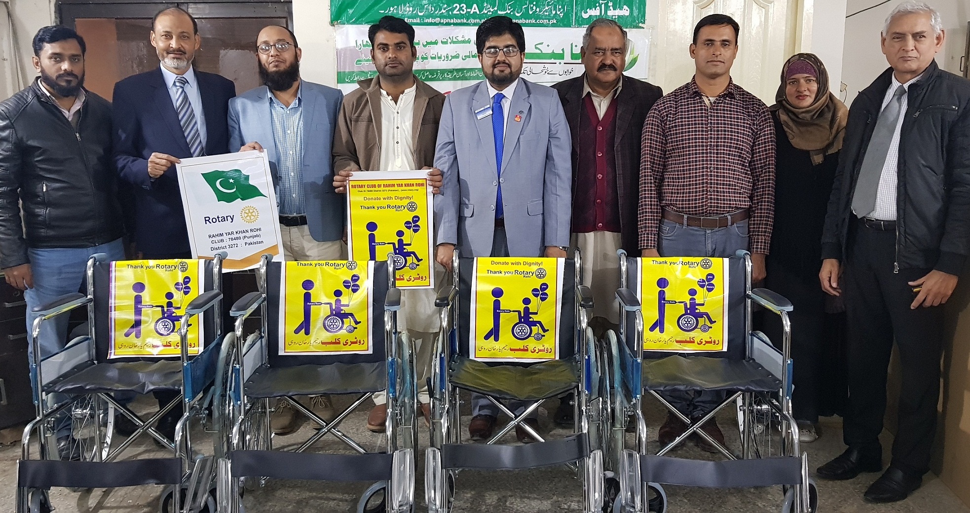روٹری عہدیداروں ممتاز بیگ، سمیع احمد ،ضیغم علی و دیگر کا سپیشل افراد کیلئے وہیل چیئرز تقسیم کے موقع پر گروپ فوٹو