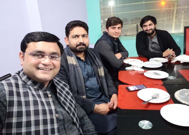 چوہدری خالد محمود چہل صاحب کے سٹی ہاؤسنگ یونین کے صدر منتخب ہونے کے سلسلہ میں میاں عرفان صدیق نے ایک شاندار عشائیہ کا اہتمام کیا