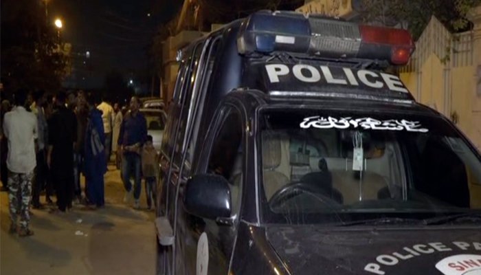 کورنگی فائرنگ واقعہ: پولیس اہلکاروں نے رائفل چھینے جانے سے متعلق جھوٹ بولا’