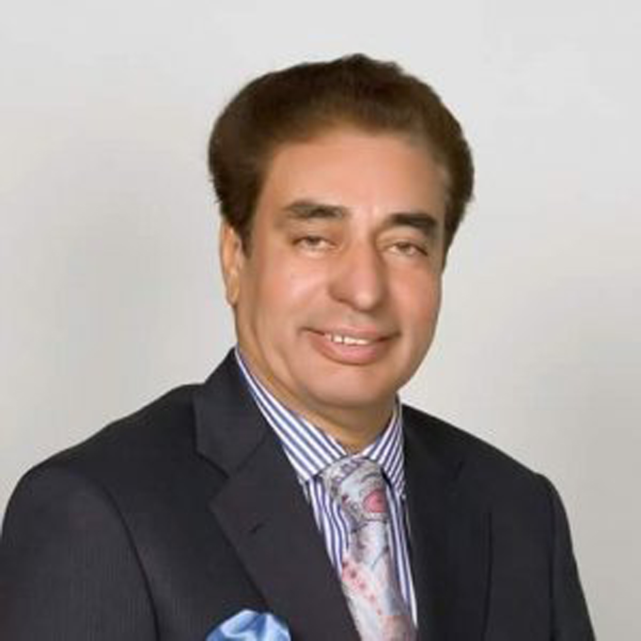 ریاض فتیانہ اور پھولوں کا گلدستہ