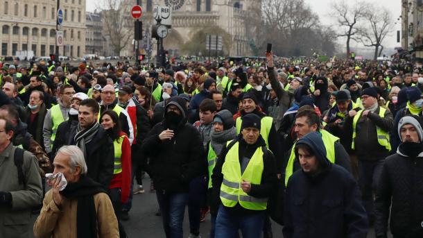 فرانس: ییلو جیکٹ مظاہرے، 25 ہزار مظاہرین سڑکوں پر نکل آئے