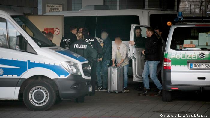 جرمنی: پناہ کے مسترد درخواست گزاروں کی ملک بدریوں میں اضافہ