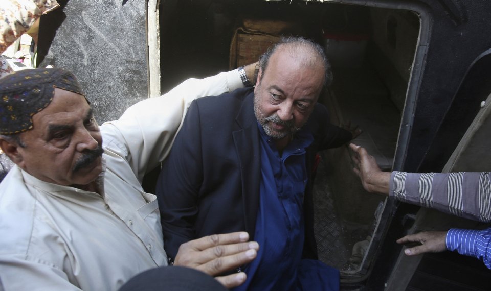 خود بھی شرمسار ہو، مجھے بھی شرمسار کر