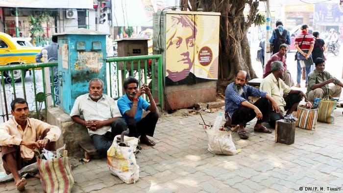 بھارت: خاکروبوں کی 14 نوکریاں، بہت سے انجینیئرز بھی امیدوار