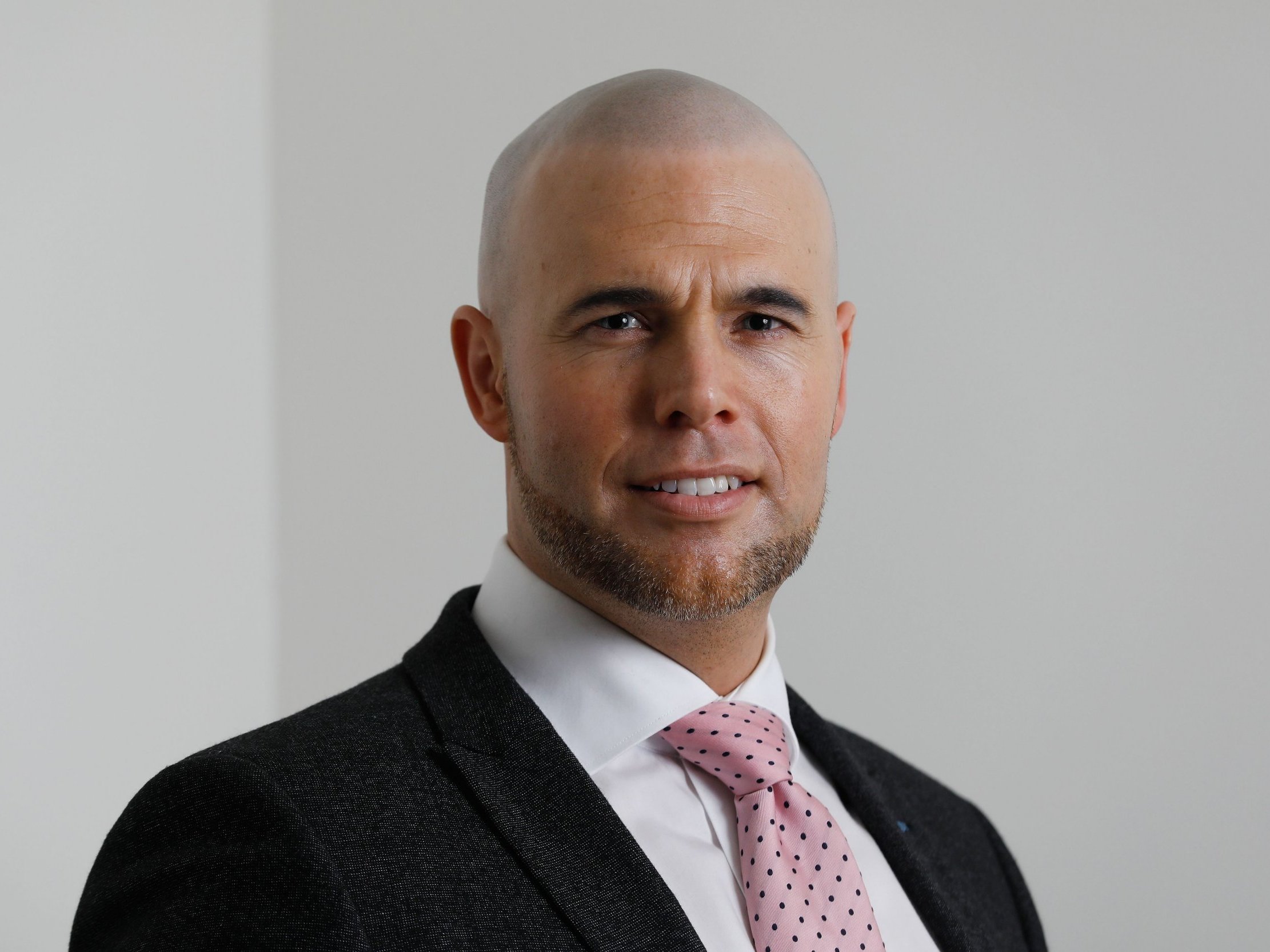 سابق ڈچ سیاستدان نے اسلام قبول کر لیا