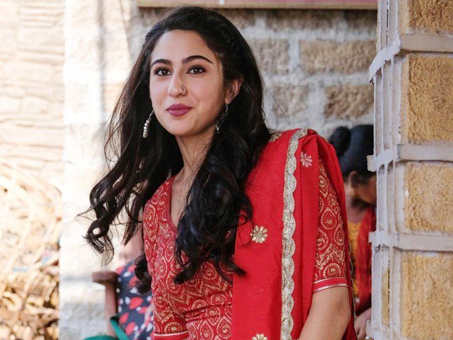 سارہ علی خان نے والدہ امریتا سنگھ کا گھر چھوڑ دیا