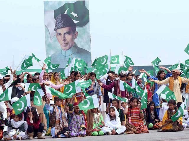 ملک بھر میں یوم پاکستان ملی جوش و جذبے سے منایا جا رہا ہے