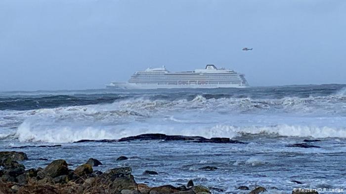 کروز شپ کا انجن خراب، تیرہ سو مسافروں کو ریسکیو کرنا پڑے گا