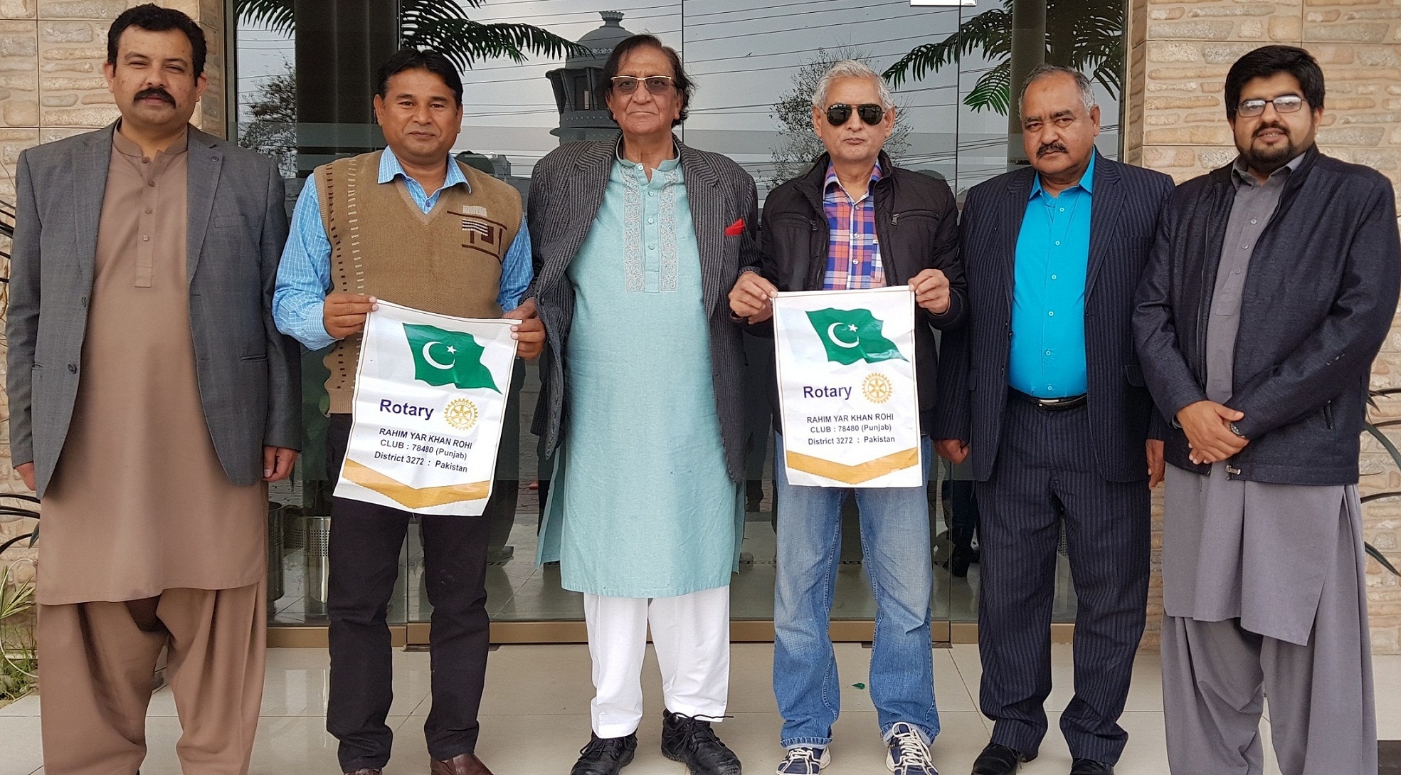 پاکستان پولیو کمیٹی کے عہدیدار ممتاز بیگ، خواجہ ارشاد احمد، شہزاد اشرف مہاندرہ و دیگر روٹری ممبران کے ہمراہ گروپ فوٹو