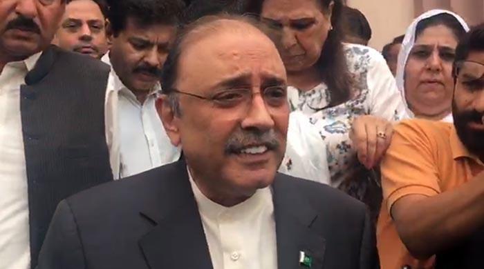 ملک میں نیب چلے گا یا معیشت: آصف زرداری