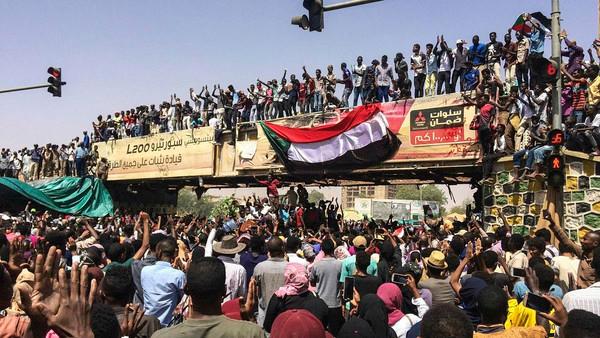 عمر البشیر کی جماعت کی صف اول کی قیادت گرفتار