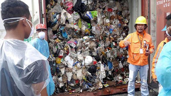 فلپائنی صدر کی کینیڈین سفارت خانے پر کوڑا کرکٹ پھینکنے کی دھمکی