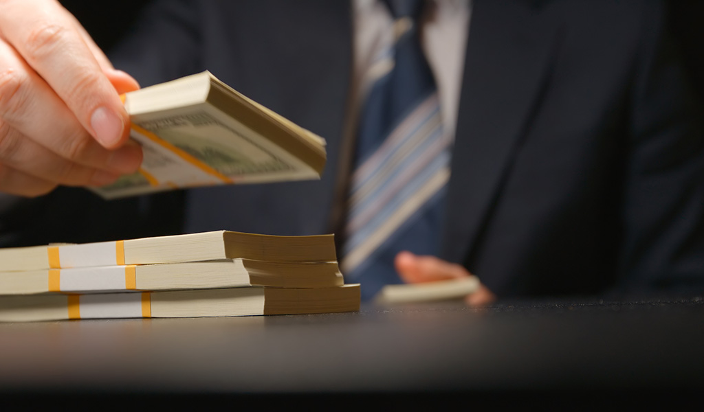کرپشن، کردارکشی کا خطرناک کھیل آخر کب تک۔۔؟