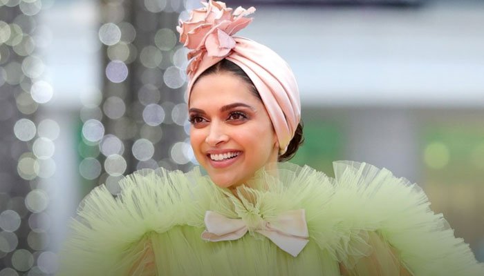 کانز فیسٹیول میں بالی وڈ اداکارہ دپیکا کے انوکھے انداز